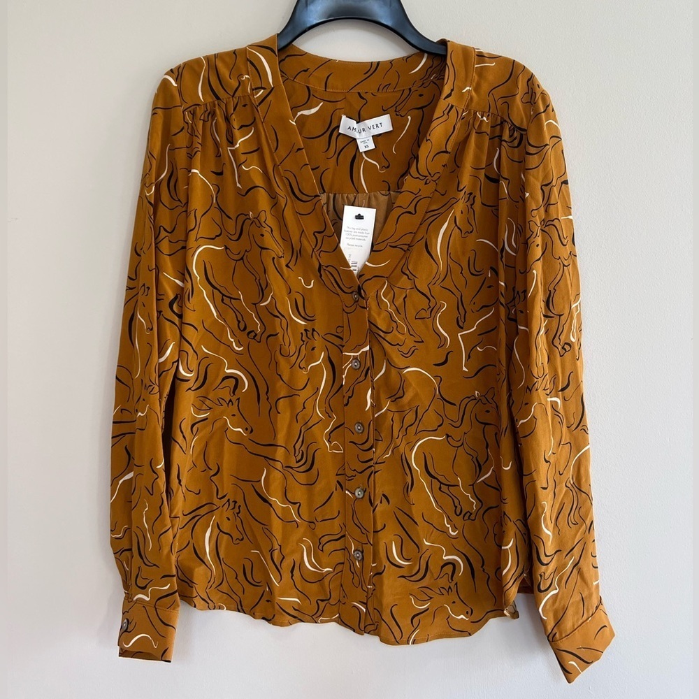 Amour Vert NWT Kaya Wild Horses Silk Button Front Long Sleeved Blouse Brown, XS